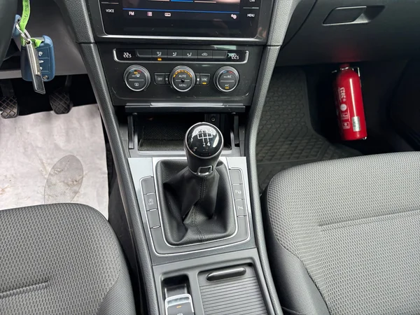 VOLKSWAGEN Golf VII (2017) — foto 6 van 21