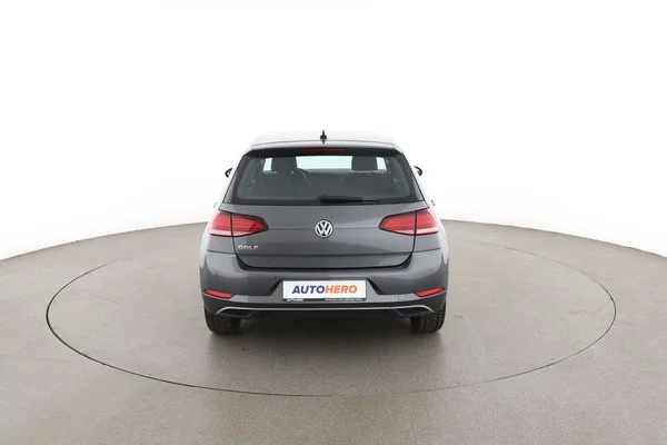 Volkswagen Golf (2019) — foto 11 van 16