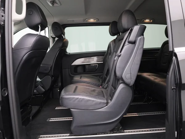 Mercedes-Benz EQV (2023) — foto 6 van 48