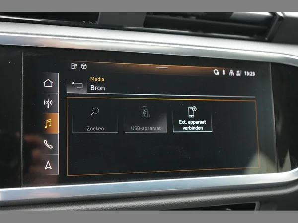 AUDI Q3 PHEV (2022) — foto 9 van 34