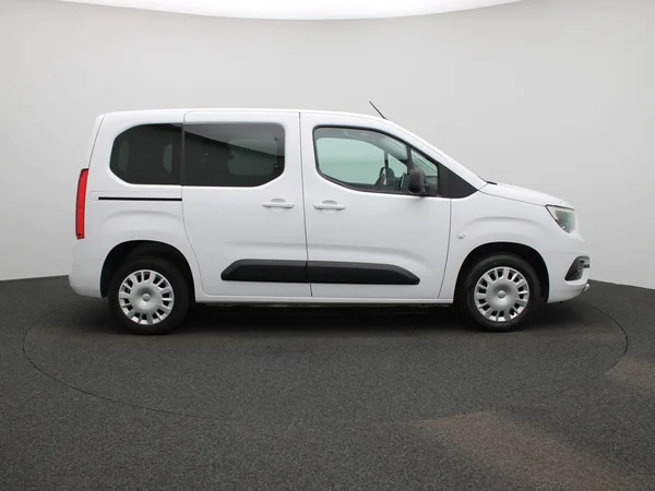 Opel Combo Life (2023) — foto 35 van 38