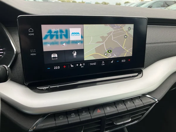 SKODA Octavia Combi PHEV (2021) — foto 15 van 26