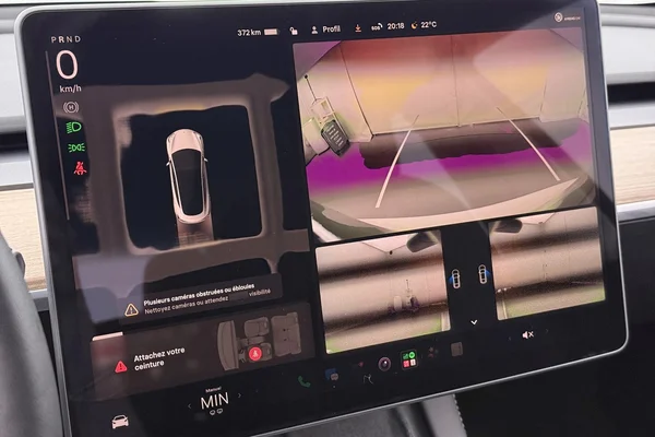 Tesla Model 3 (2023) — foto 16 van 44