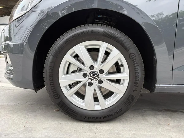 VOLKSWAGEN Touran (2026) — foto 16 van 24