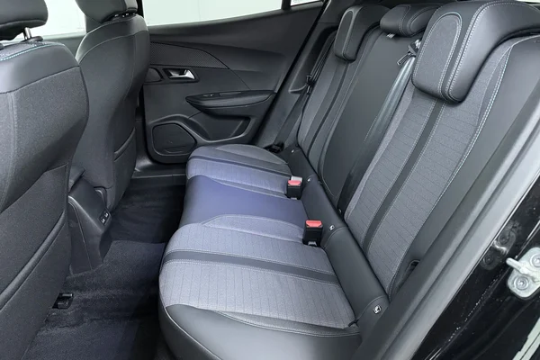 Peugeot 2008 (2023) — foto 18 van 19