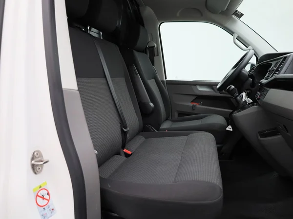 Volkswagen Transporter (2023) — foto 27 van 38