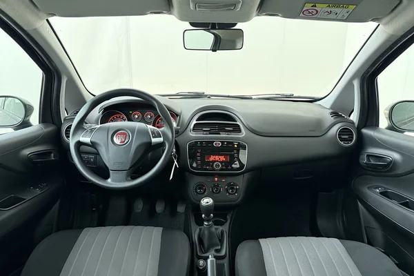 Fiat Punto (2017) — foto 39 van 39