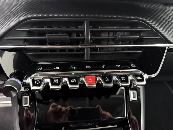 PEUGEOT 208 (2022) — foto 16 van 26