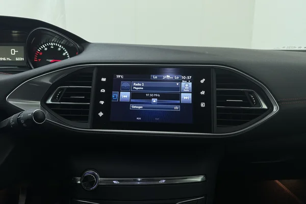 Peugeot 308 (2016) — foto 3 van 22