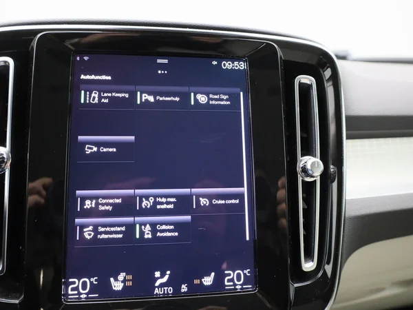 Volvo XC40 (2022) — foto 9 van 44