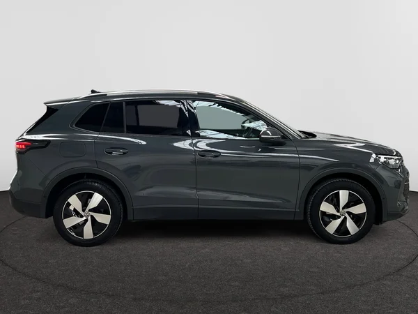 VOLKSWAGEN Tiguan (2024) — foto 11 van 20