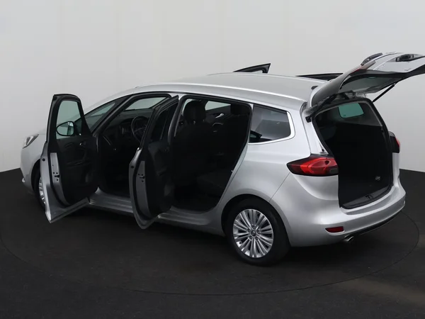 OPEL Zafira (2017) — foto 25 van 26