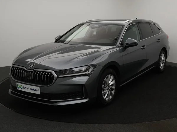 SKODA Superb SW (2025) — foto 1 van 31