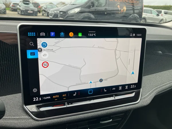 VOLKSWAGEN Passat SW (2024) — foto 14 van 25