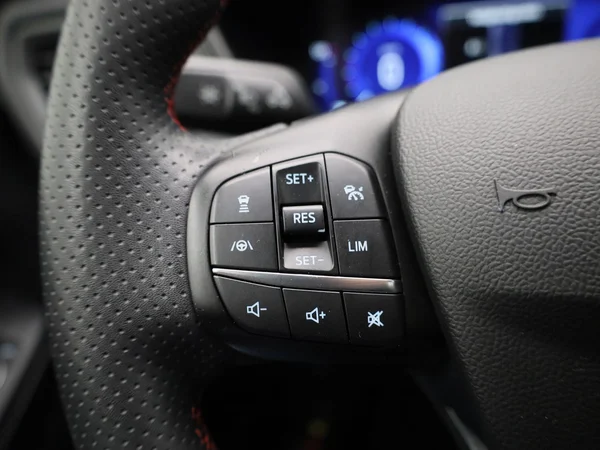 Ford Kuga (2022) — foto 11 van 41