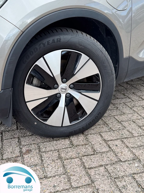 Volvo XC-40 (2020) — foto 30 van 44