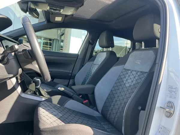 VOLKSWAGEN Taigo (2024) — foto 3 van 24