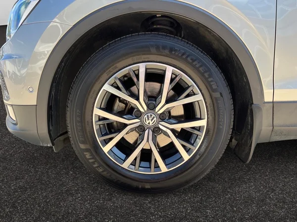 VOLKSWAGEN Tiguan (2019) — foto 14 van 22