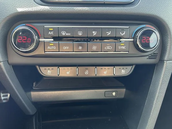 KIA XCeed (2024) — foto 11 van 35