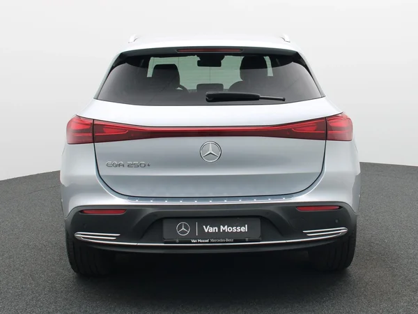 Mercedes-Benz EQA (2024) — foto 21 van 25