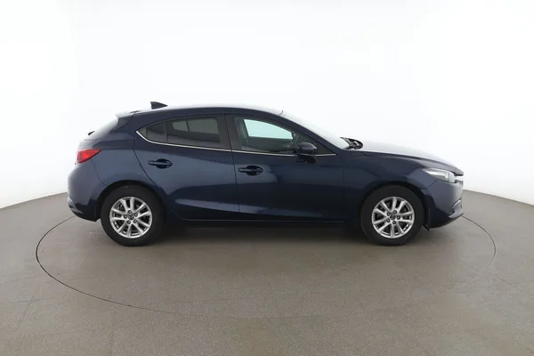 Mazda 3 (2018) — foto 13 van 16