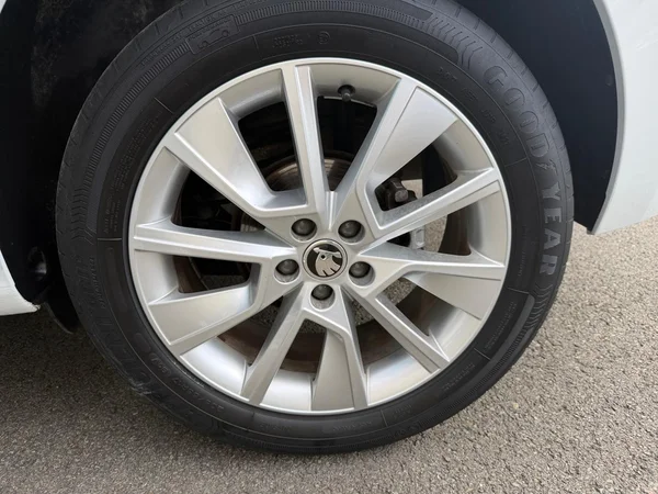 SKODA Kamiq (2022) — foto 8 van 21