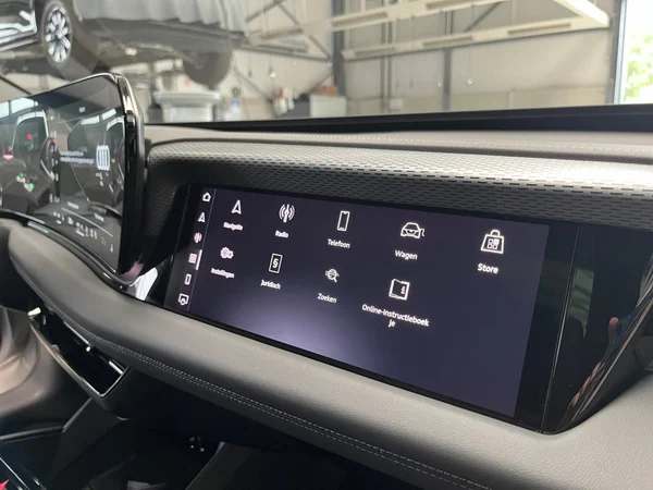 AUDI A6 Avant e-tron (2025) — foto 16 van 24