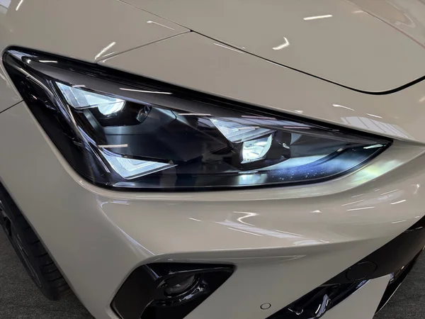 CUPRA Leon ST e-Hybrid (PHEV) (2026) — foto 2 van 24