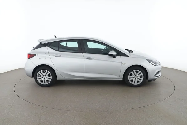 Opel Astra (2019) — foto 13 van 16