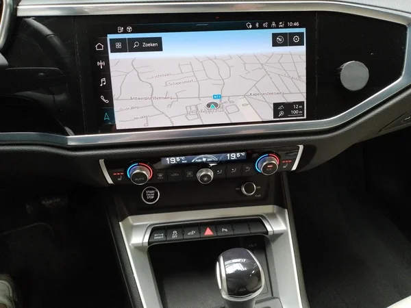 AUDI Q3 PHEV (2023) — foto 6 van 22