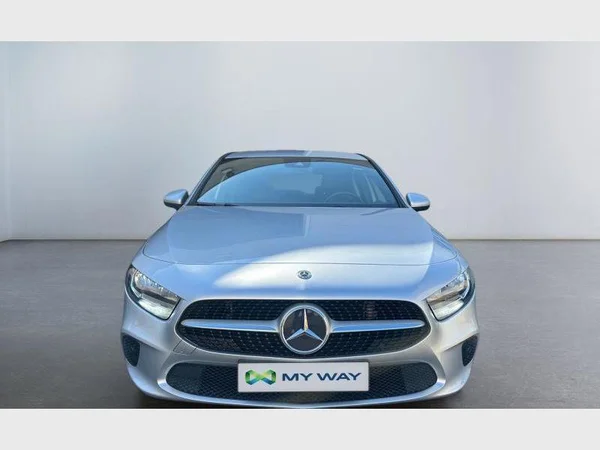 Mercedes-Benz A 180 (2019) — foto 12 van 23