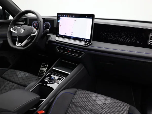 VOLKSWAGEN Tiguan (2025) — foto 18 van 24