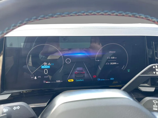 Renault Austral (2024) — foto 2 van 31