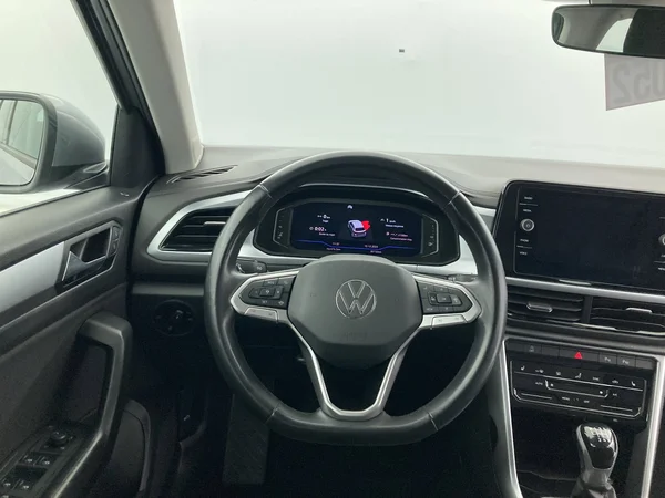 VOLKSWAGEN T-Roc (2022) — foto 21 van 35