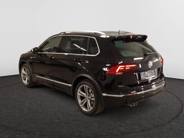 VOLKSWAGEN Tiguan (2020) — foto 17 van 23