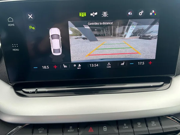 SKODA Octavia (2021) — foto 2 van 18