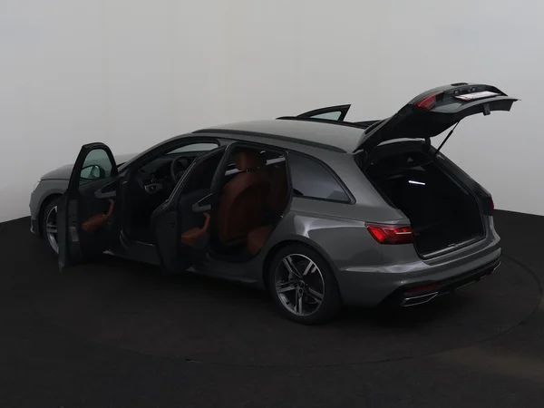 AUDI A4 (2023) — foto 29 van 30