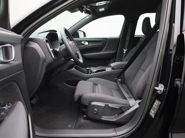 Volvo XC40 (2023) — foto 3 van 41