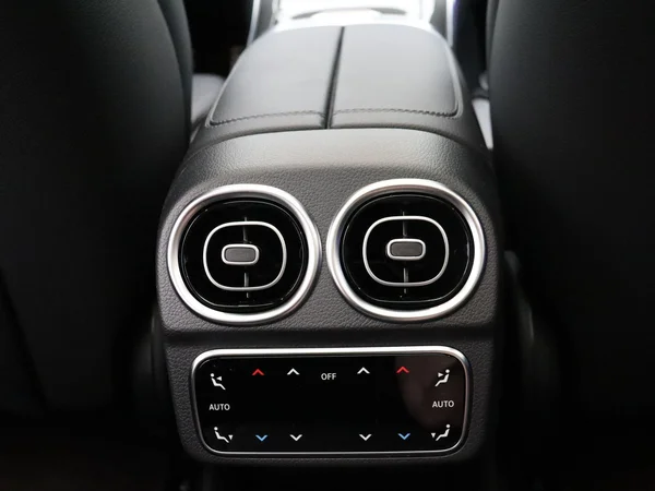 Mercedes-Benz C-Klasse (2026) — foto 11 van 29