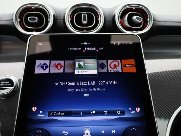 Mercedes-Benz GLC (2025) — foto 14 van 46