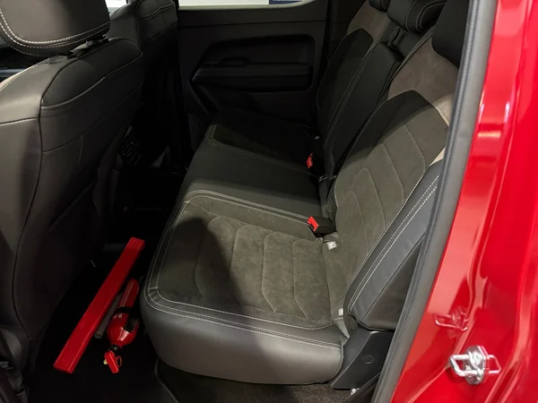VOLKSWAGEN Amarok Double Cab (2026) — foto 6 van 15