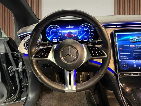 Mercedes-Benz EQE-350 (2022) — foto 6 van 29
