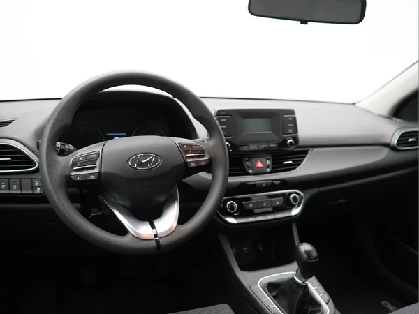 HYUNDAI i30 (2021) — foto 3 van 20
