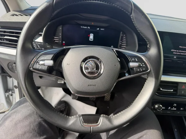 SKODA Kamiq (2022) — foto 7 van 22