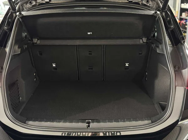 BMW 220 Active Tourer (2023) — foto 17 van 21
