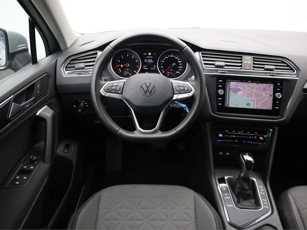 VOLKSWAGEN Tiguan (2021) — foto 6 van 21