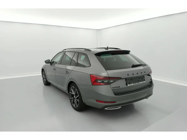 SKODA Superb Combi (2023) — foto 27 van 31