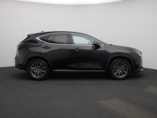 Lexus NX (2023) — foto 47 van 50
