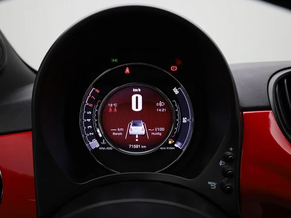 Fiat 500C (2023) — foto 8 van 37
