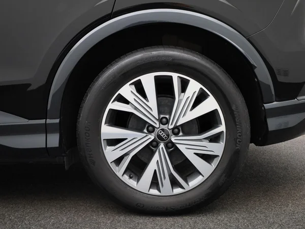 Audi Q4 e-tron (2023) — foto 7 van 43